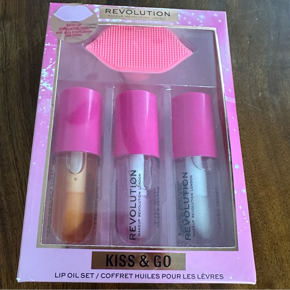 Revolution lip oil kiss and go lipgloss gift set NEW